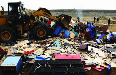 小店暗藏賭博機 長沙警方集中銷毀500余臺賭博機_新聞中心_新浪網