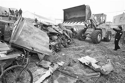 150輛&ldquo;黑摩的&rdquo;被集中銷毀_新聞中心_新浪網